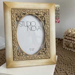 Faux wood picture frame 3.5”x5” (new in box)